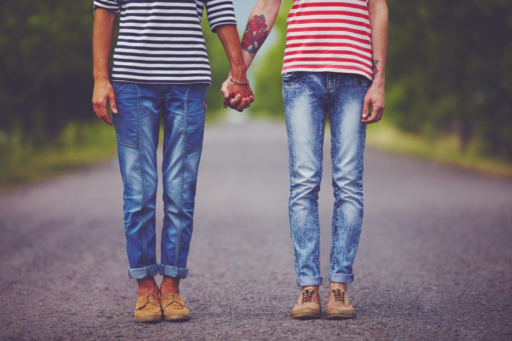 couple holding hands