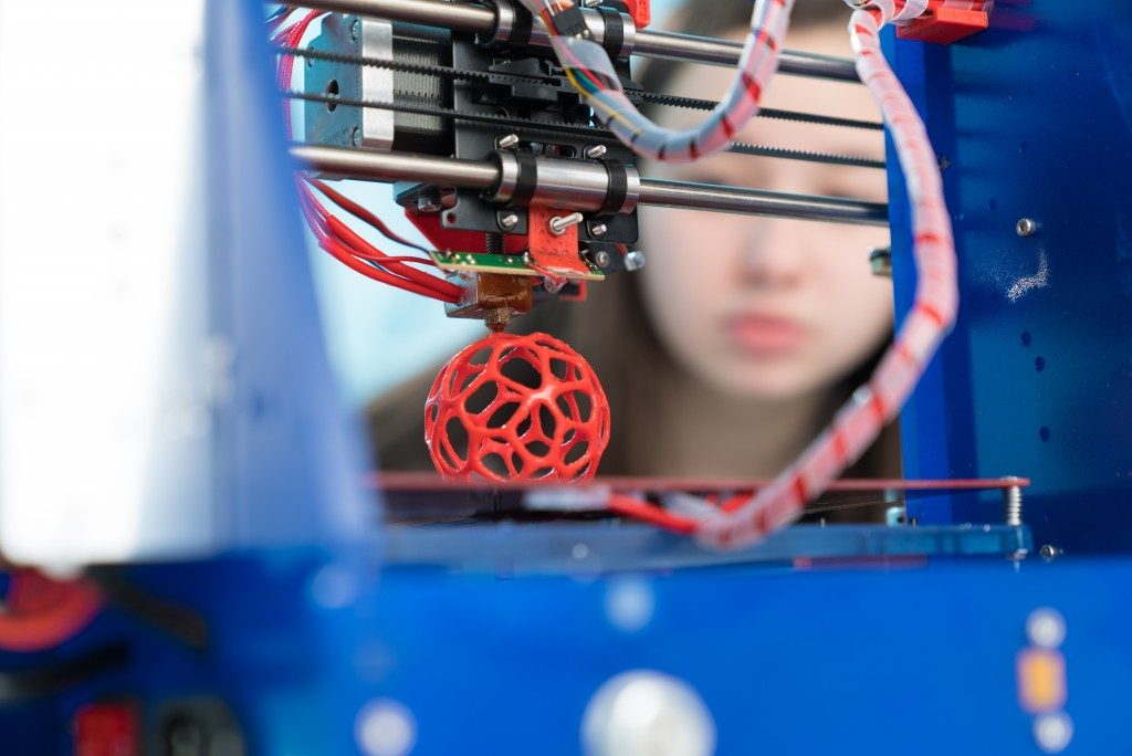 3D printer printing a ball